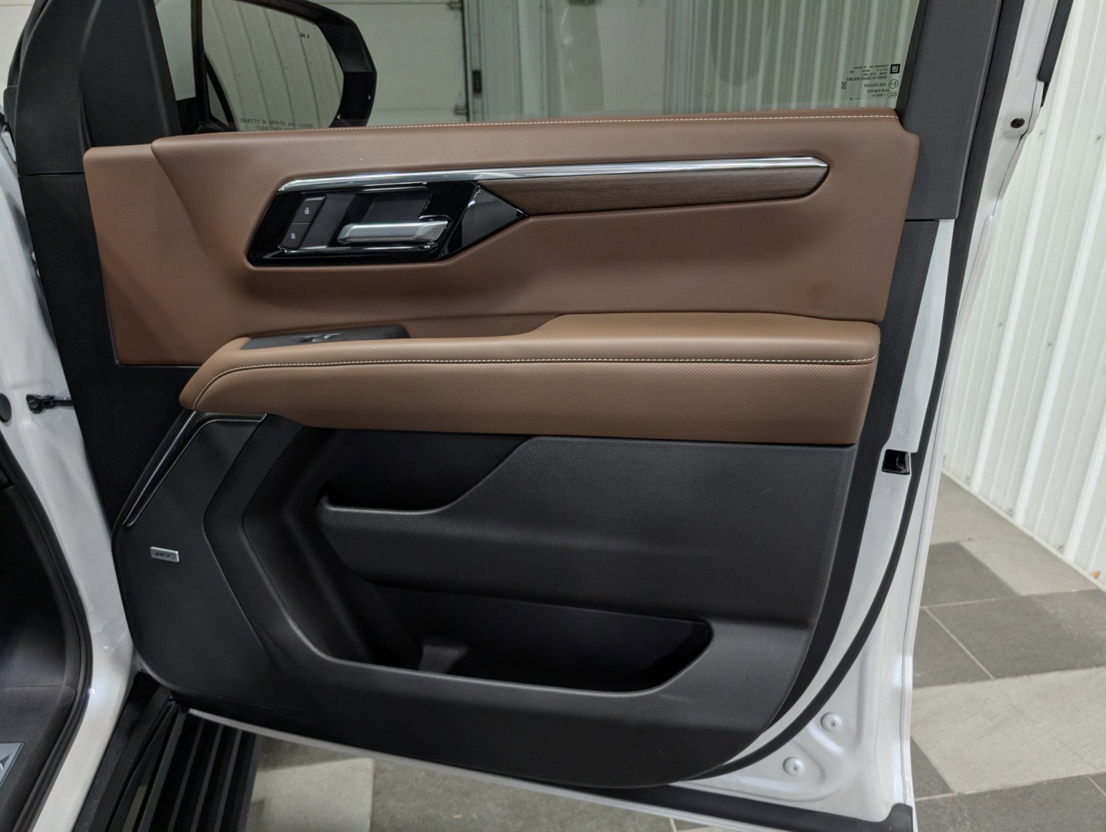 Used 2025 Chevrolet Suburban High Country image 30