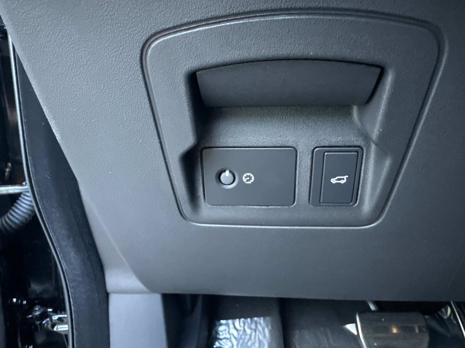 New 2026 Land Rover Range Rover Velar Dynamic SE image 33