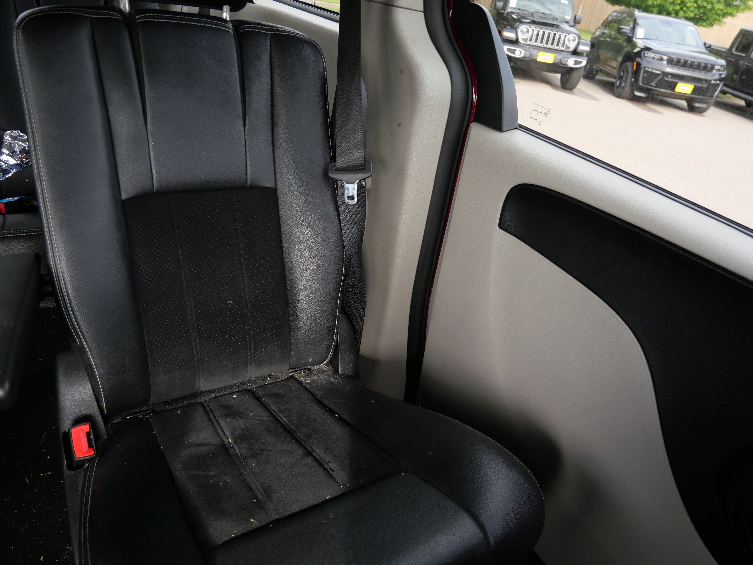 Used 2018 Dodge Grand Caravan SXT FWD image 13