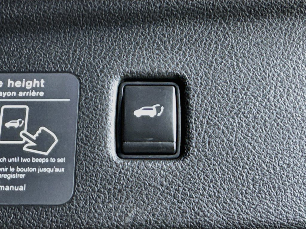 Certified 2020 INFINITI QX50 Luxe w/ Cargo Package FWD image 33