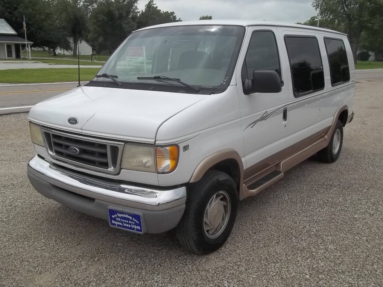 Used 2001 Ford E-150 and Econoline 150 RWD image 3