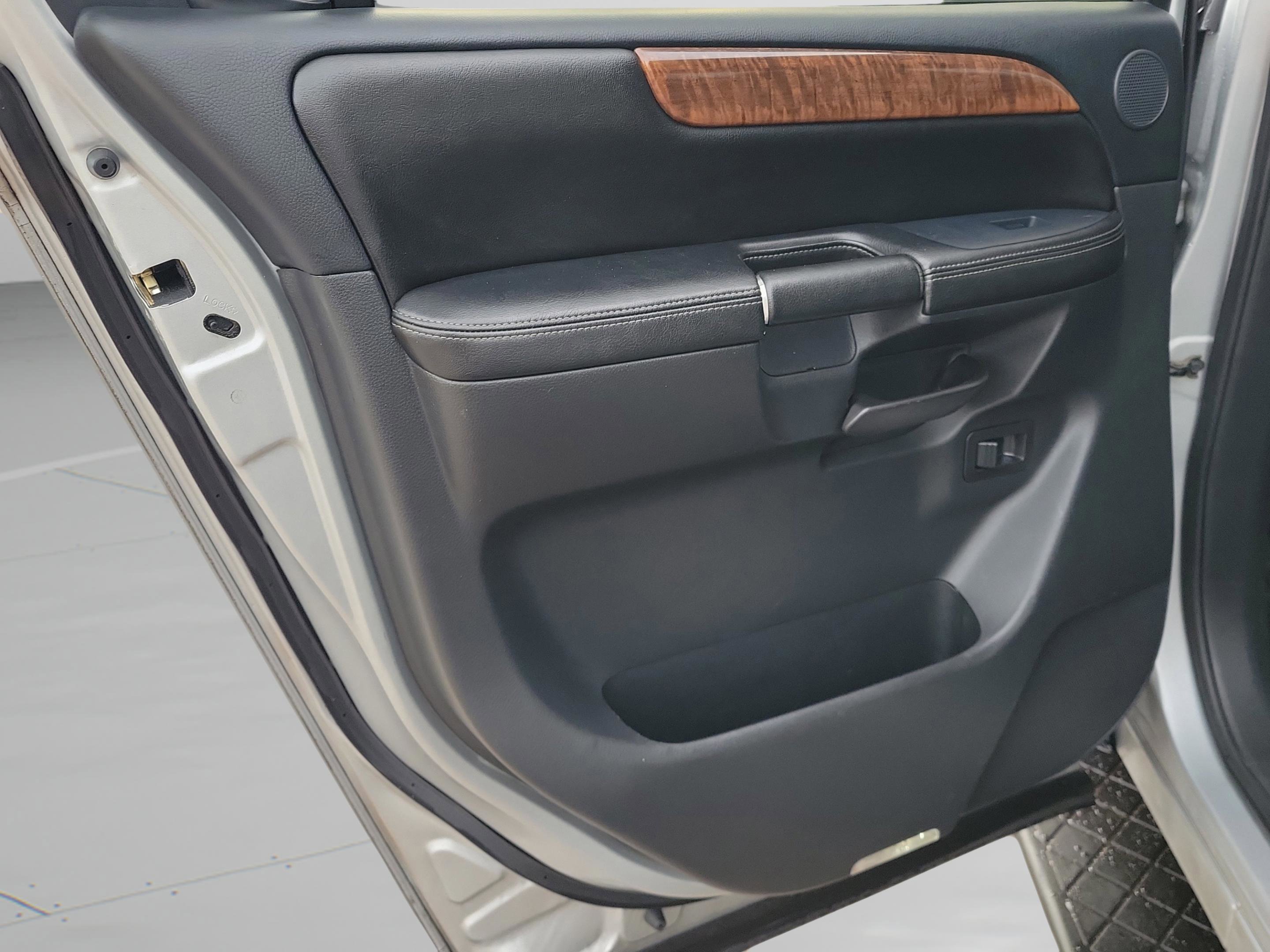 Used 2012 Nissan Armada Platinum image 28