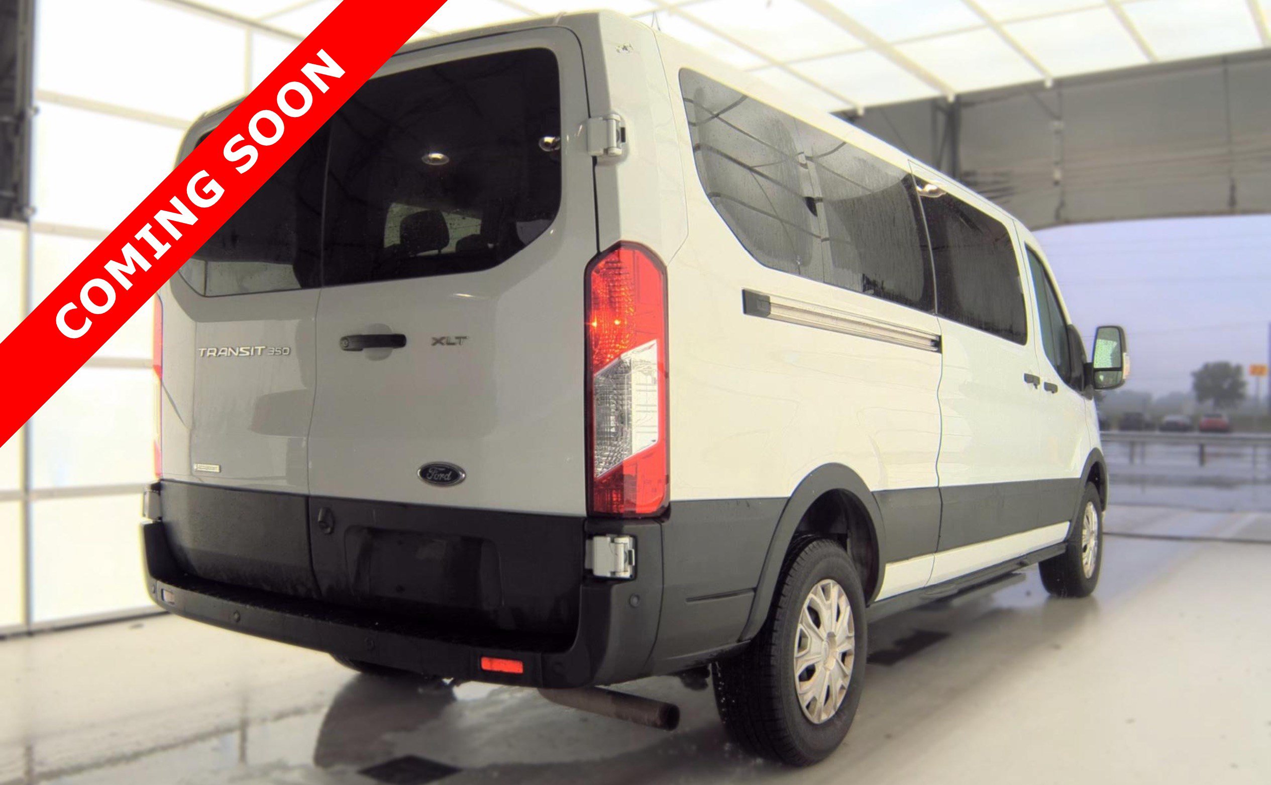 Used 2023 Ford Transit 350 XLT RWD image 5