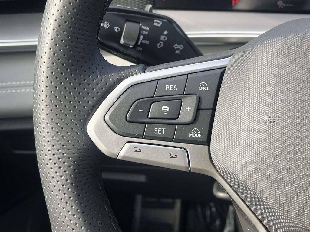 New 2026 Volkswagen Tiguan SE R-Line AWD/4WD image 17