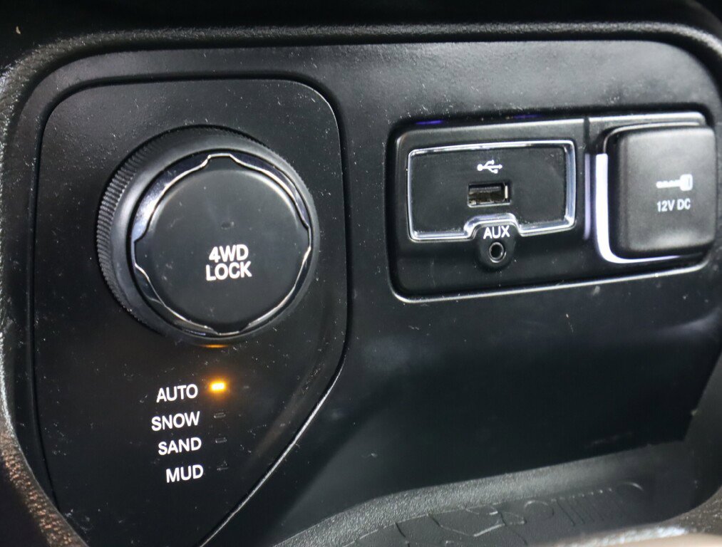 Used 2017 Jeep Renegade Sport w/ Power & Air Group image 21