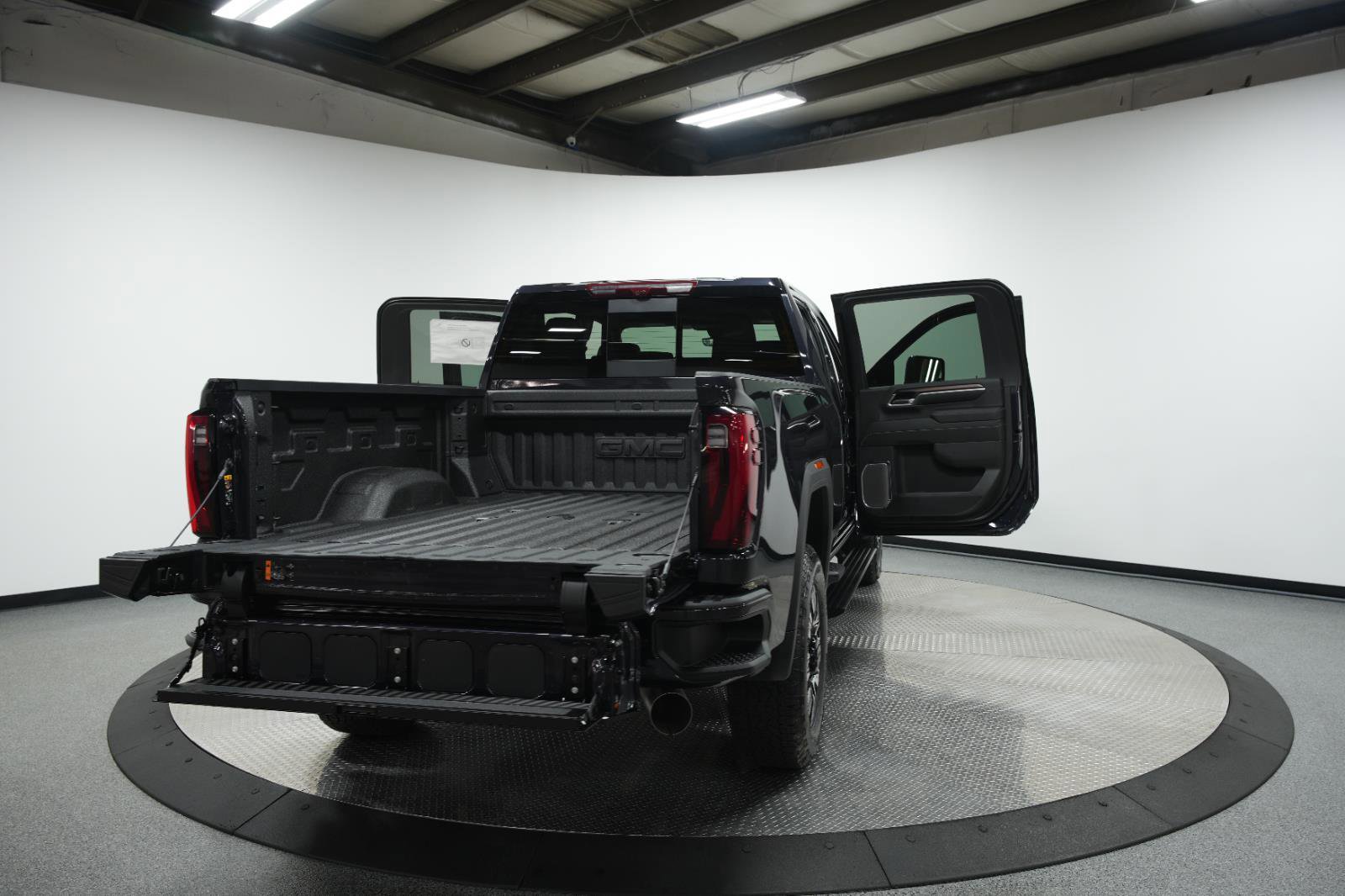 New 2026 GMC Sierra 2500 Denali w/ Denali Reserve Package AWD/4WD image 15