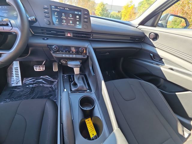 Used 2025 Hyundai Elantra Sport image 36