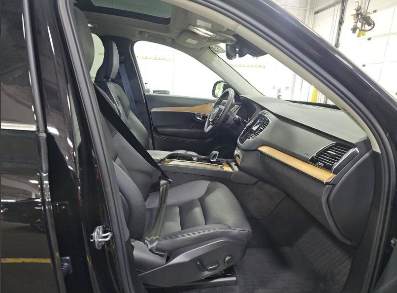 Used 2024 Volvo XC90 B6 Plus w/ Protection Package Premier AWD/4WD image 12