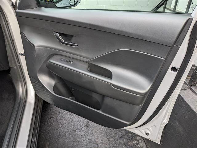 Used 2024 Hyundai Kona SEL image 19