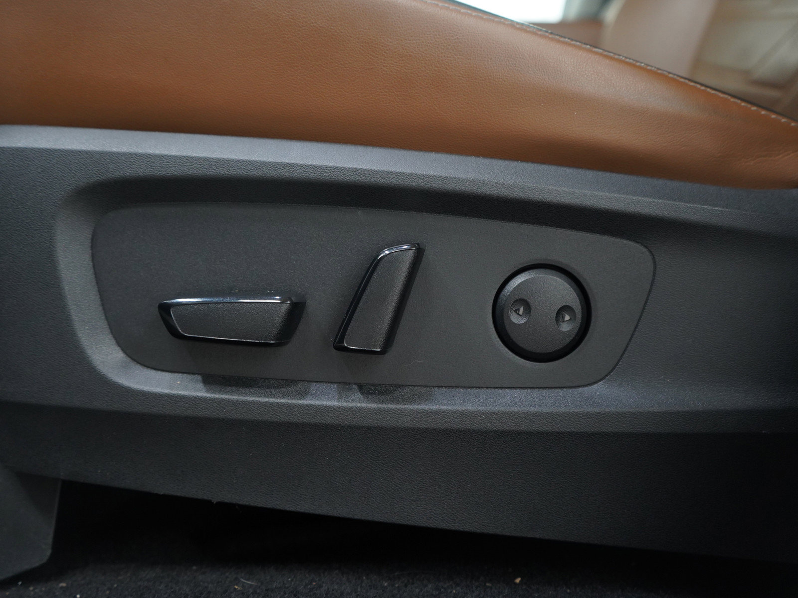 Used 2022 Nissan Pathfinder Platinum w/ Cargo Package image 26