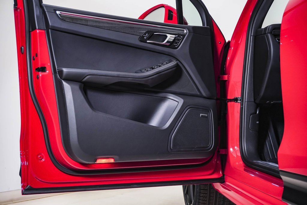 New 2026 Porsche Macan GTS image 25