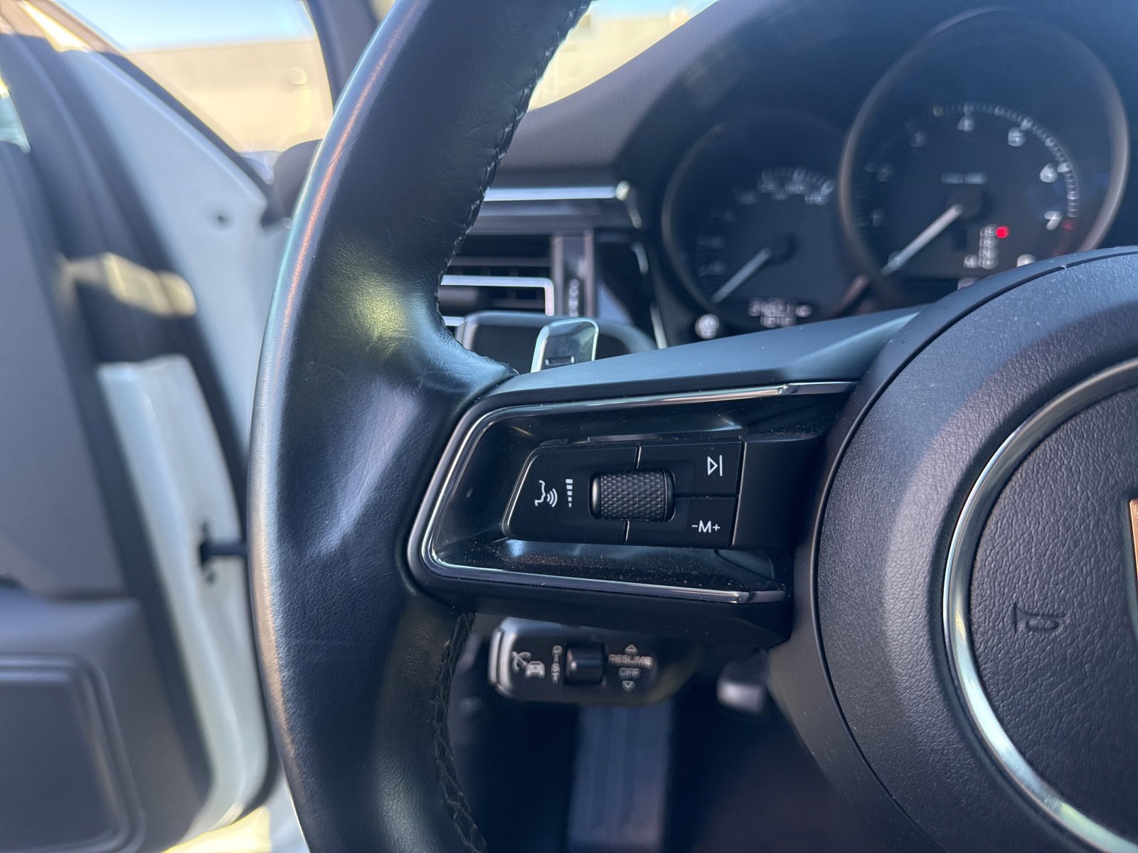 Used 2024 Porsche Macan image 10