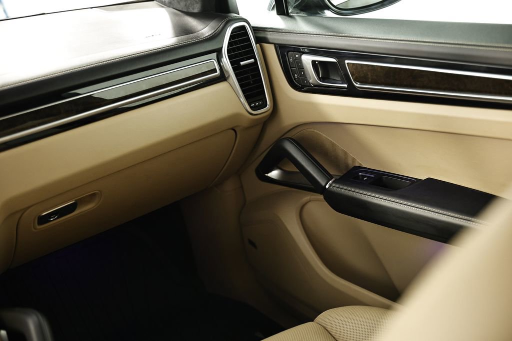 Certified 2022 Porsche Cayenne Turbo image 30