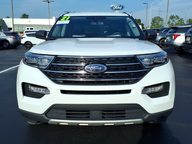 Certified 2021 Ford Explorer XLT w/ Equipment Group 202A AWD/4WD image 2