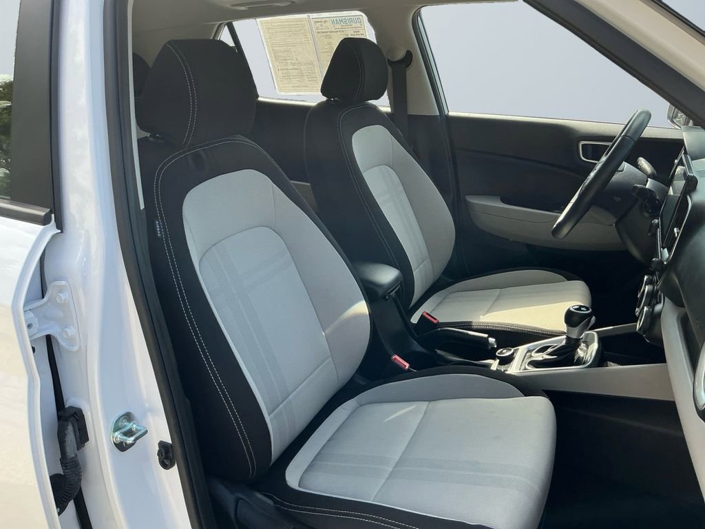 Used 2025 Hyundai Venue SEL FWD image 16