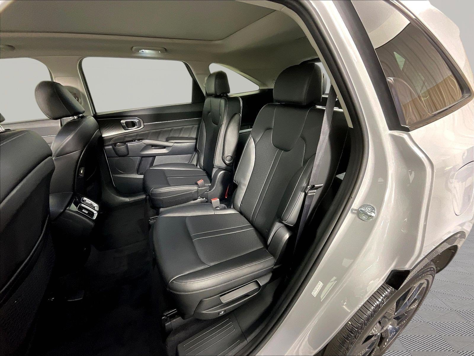 Used 2023 Kia Sorento SX AWD/4WD image 21