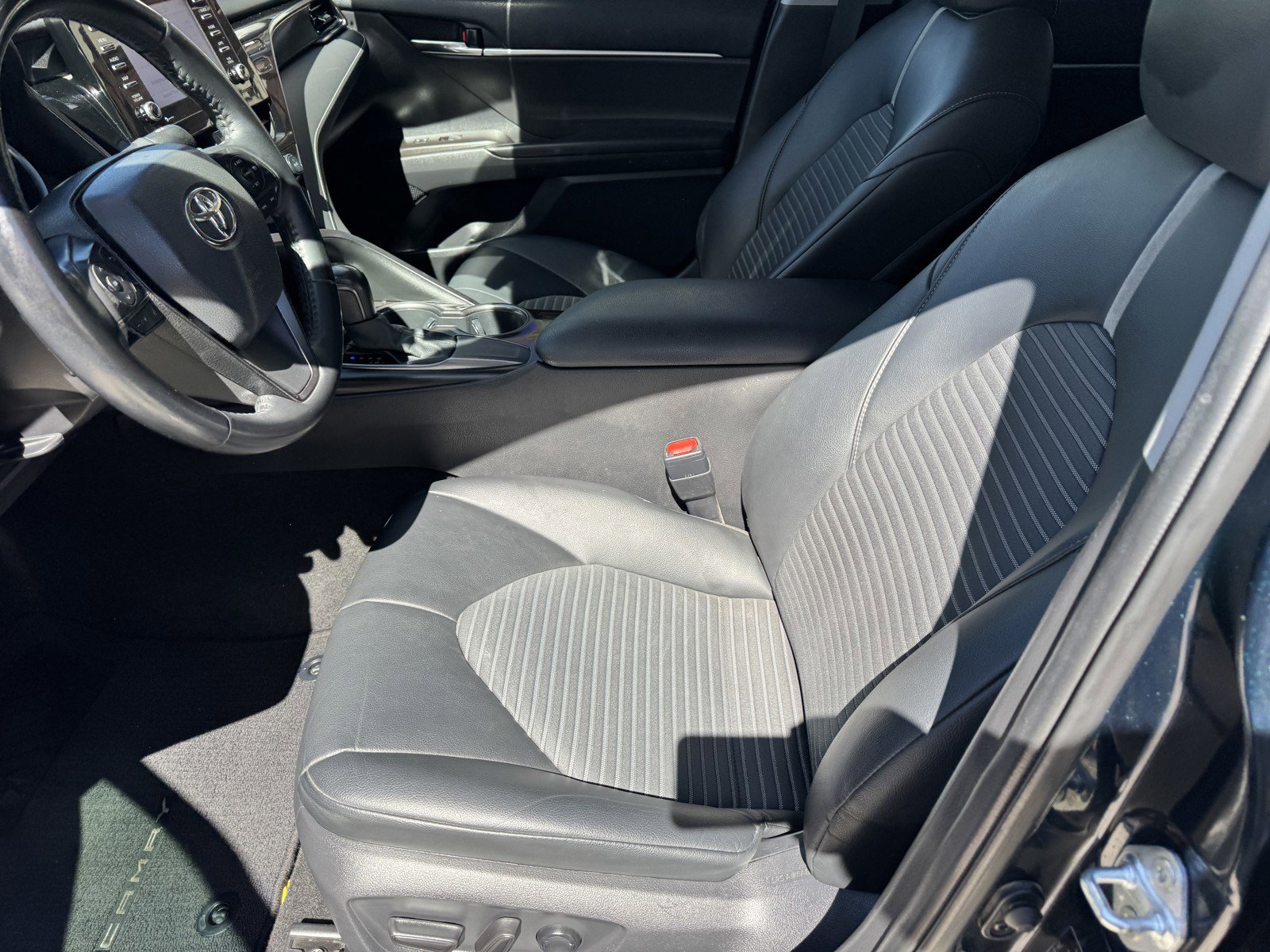 Used 2021 Toyota Camry SE w/ Convenience Package image 14