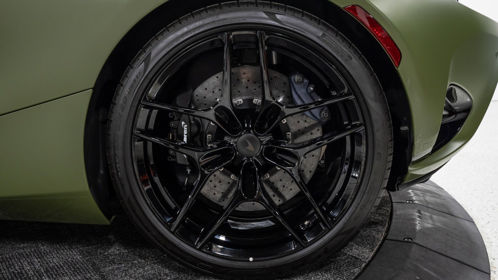 Used 2026 McLaren 750S image 38