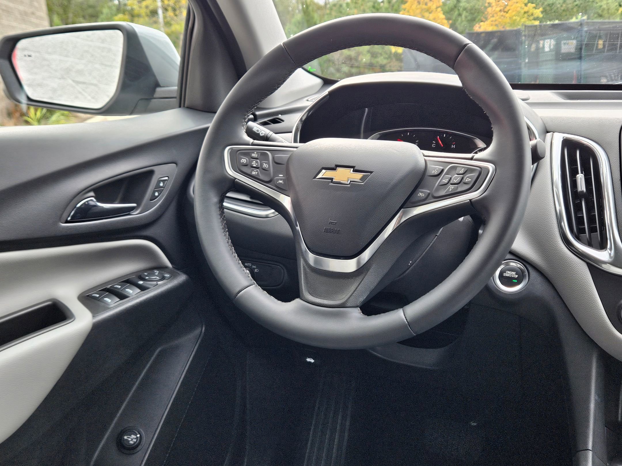 Used 2023 Chevrolet Equinox LT w/ Driver Convenience Package image 9