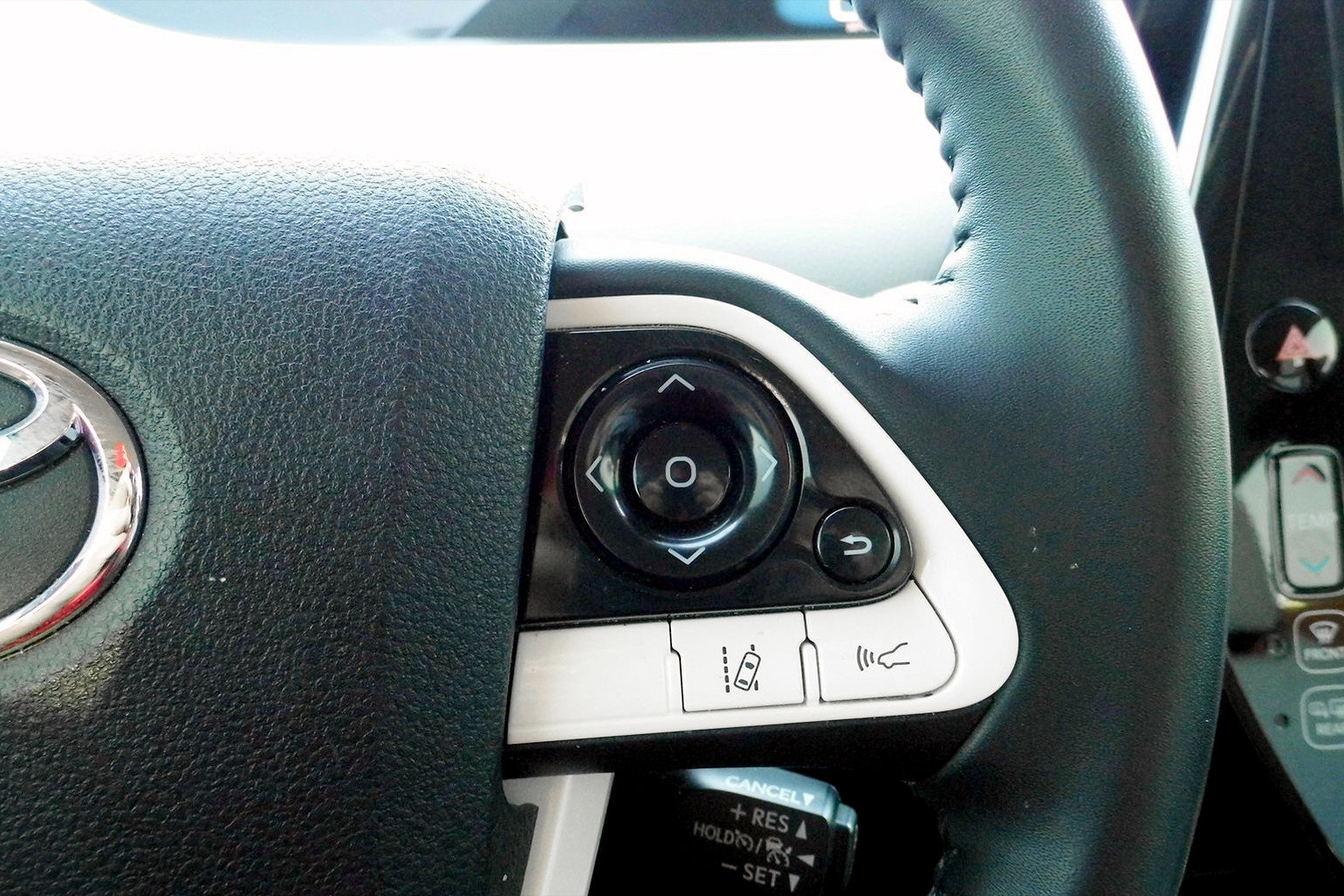 Used 2018 Toyota Prius Four Touring image 14