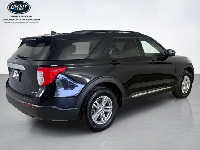 Used 2023 Ford Explorer XLT AWD/4WD image 3