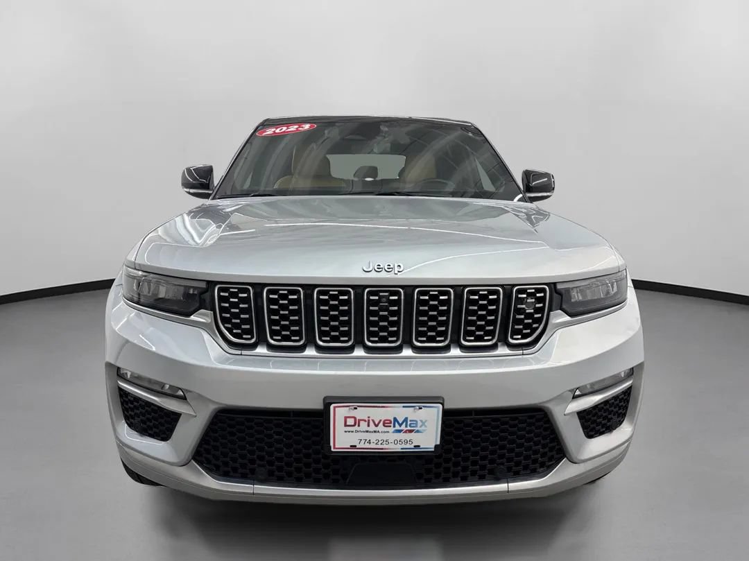 Used 2023 Jeep Grand Cherokee Summit AWD/4WD image 2