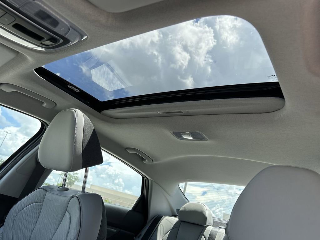 New 2025 Hyundai Elantra Limited image 24