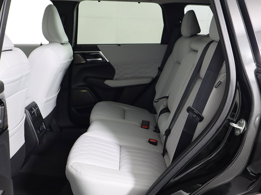 New 2025 Mitsubishi Outlander AWD image 36
