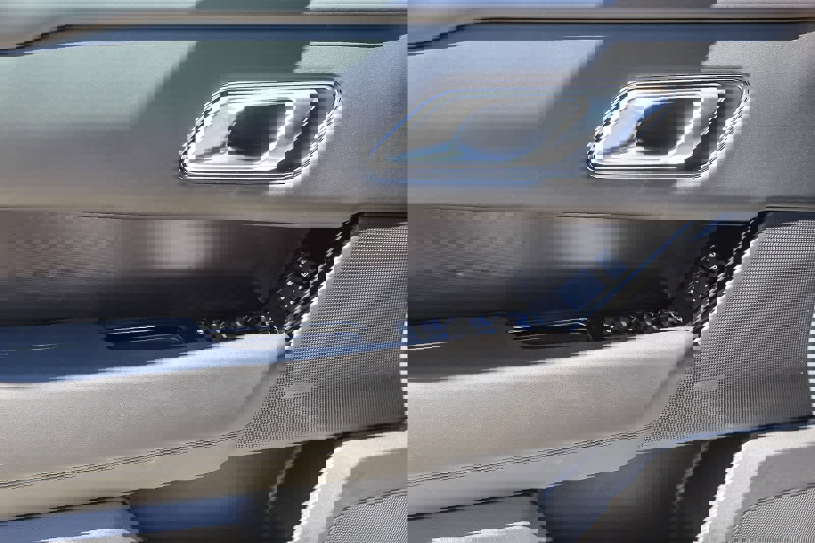 New 2026 Land Rover Range Rover Velar Dynamic SE image 18