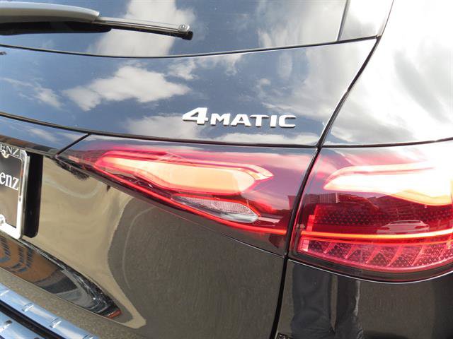 Used 2026 Mercedes-Benz GLC 300 4MATIC image 32