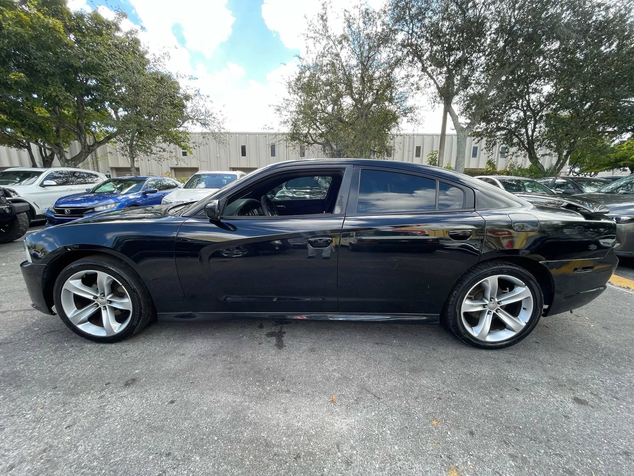 Used 2013 Dodge Charger SE image 7