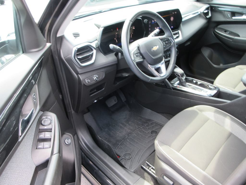 Certified 2024 Chevrolet TrailBlazer LT w/ Convenience Package FWD image 12