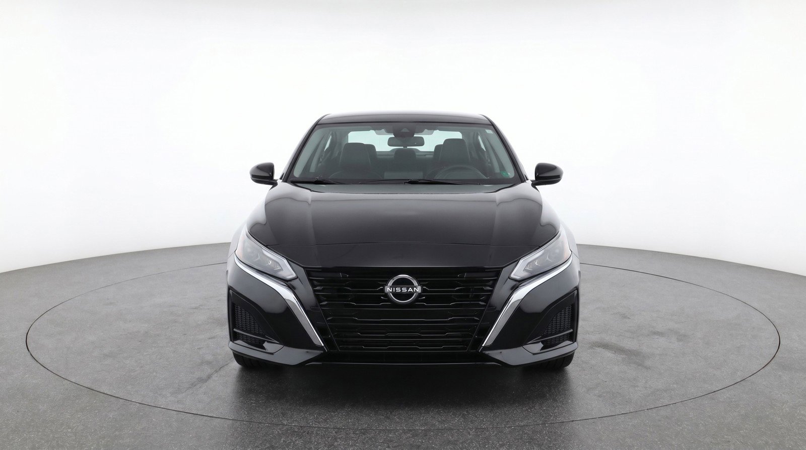 Used 2025 Nissan Altima 2.5 SV FWD image 2