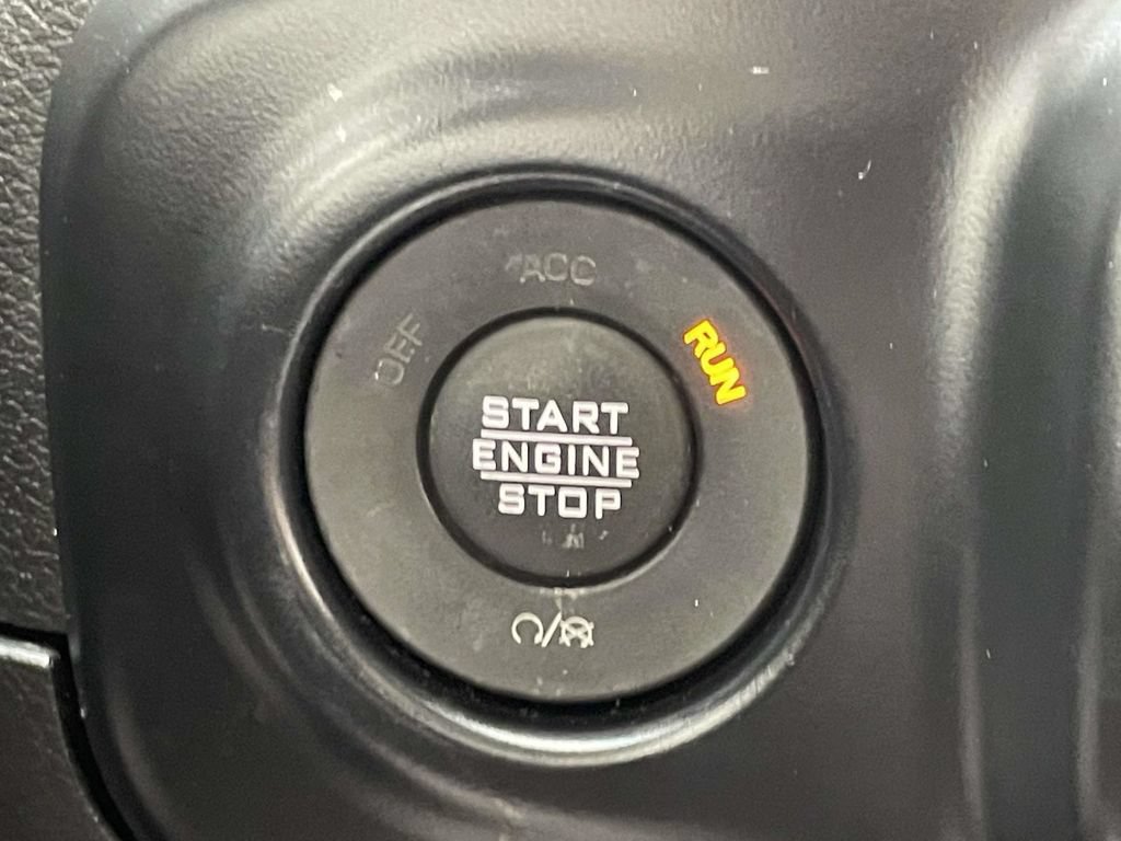 Used 2022 Jeep Wrangler Unlimited Sahara AWD/4WD image 33