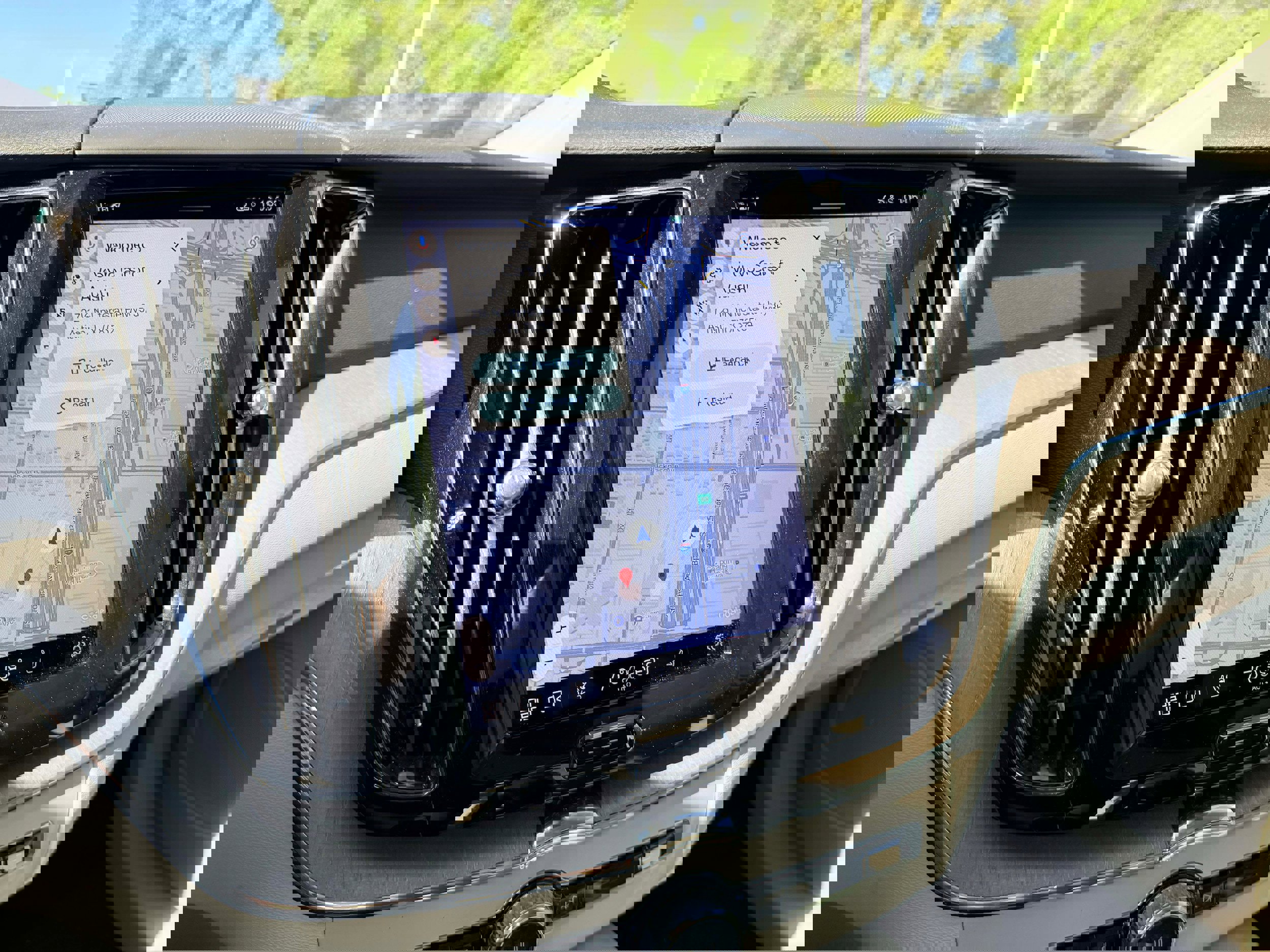 Certified 2023 Volvo XC60 B5 Plus w/ Climate Package image 17