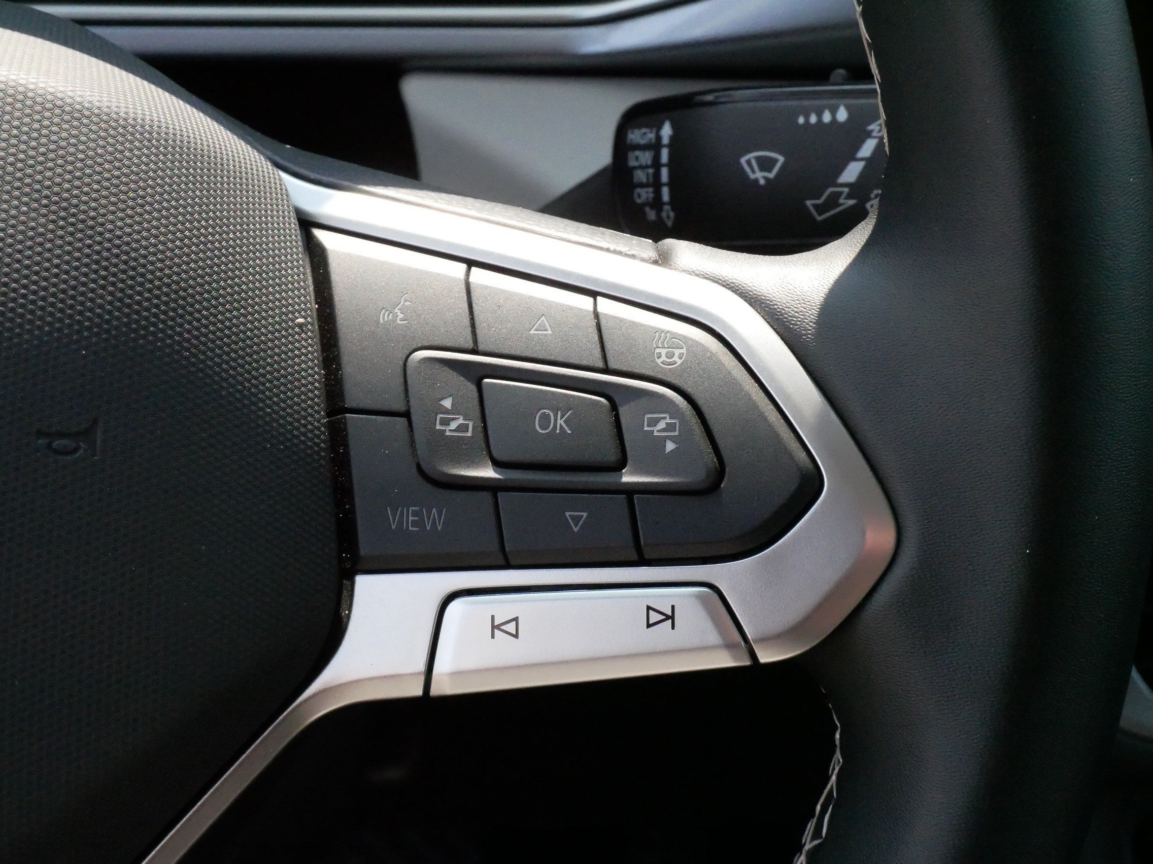 Certified 2025 Volkswagen Taos SEL AWD/4WD image 25