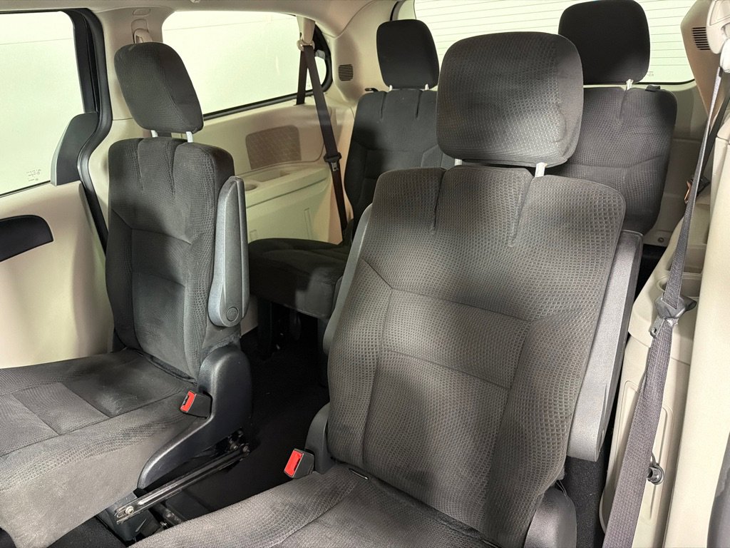 Used 2016 Dodge Grand Caravan SXT image 17