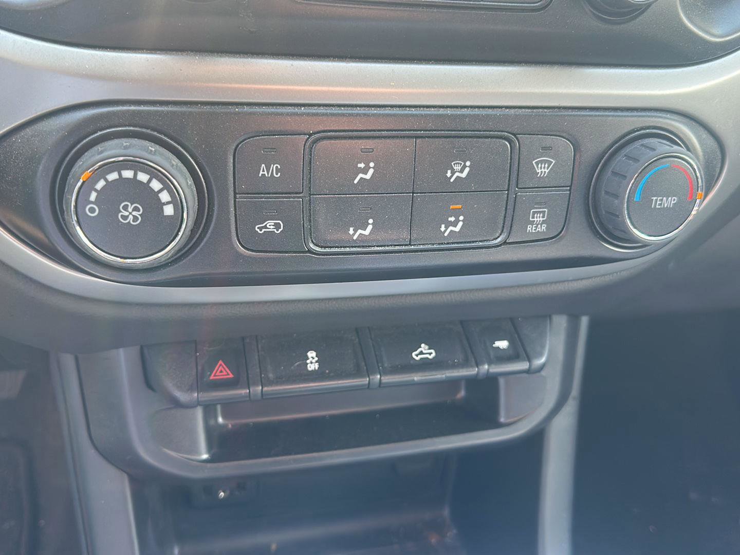 Used 2022 Chevrolet Colorado LT w/ LT Convenience Package image 16