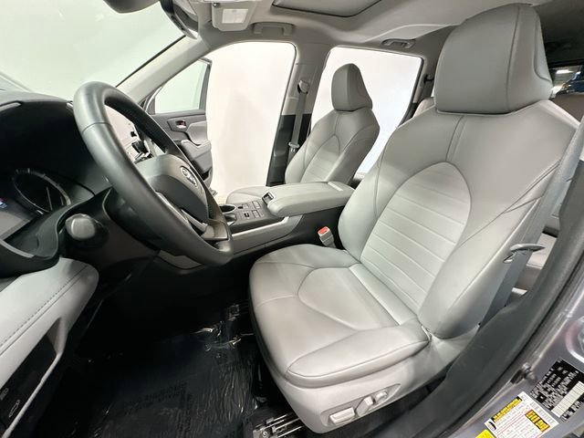 Used 2022 Toyota Highlander XLE AWD/4WD image 18