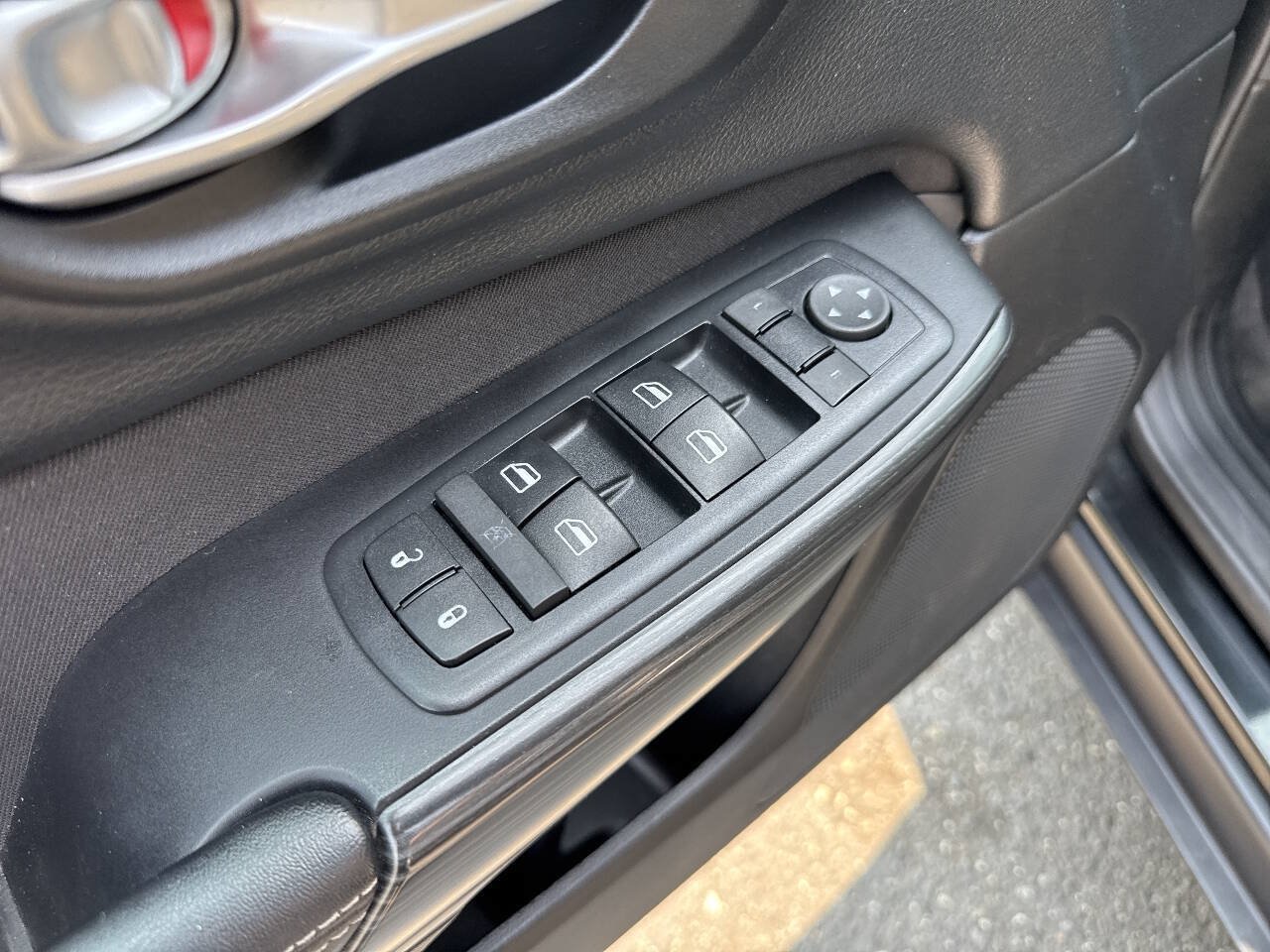 Used 2015 Jeep Cherokee Sport AWD/4WD image 28