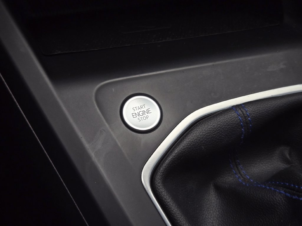 Used 2022 Volkswagen Golf R AWD/4WD image 24