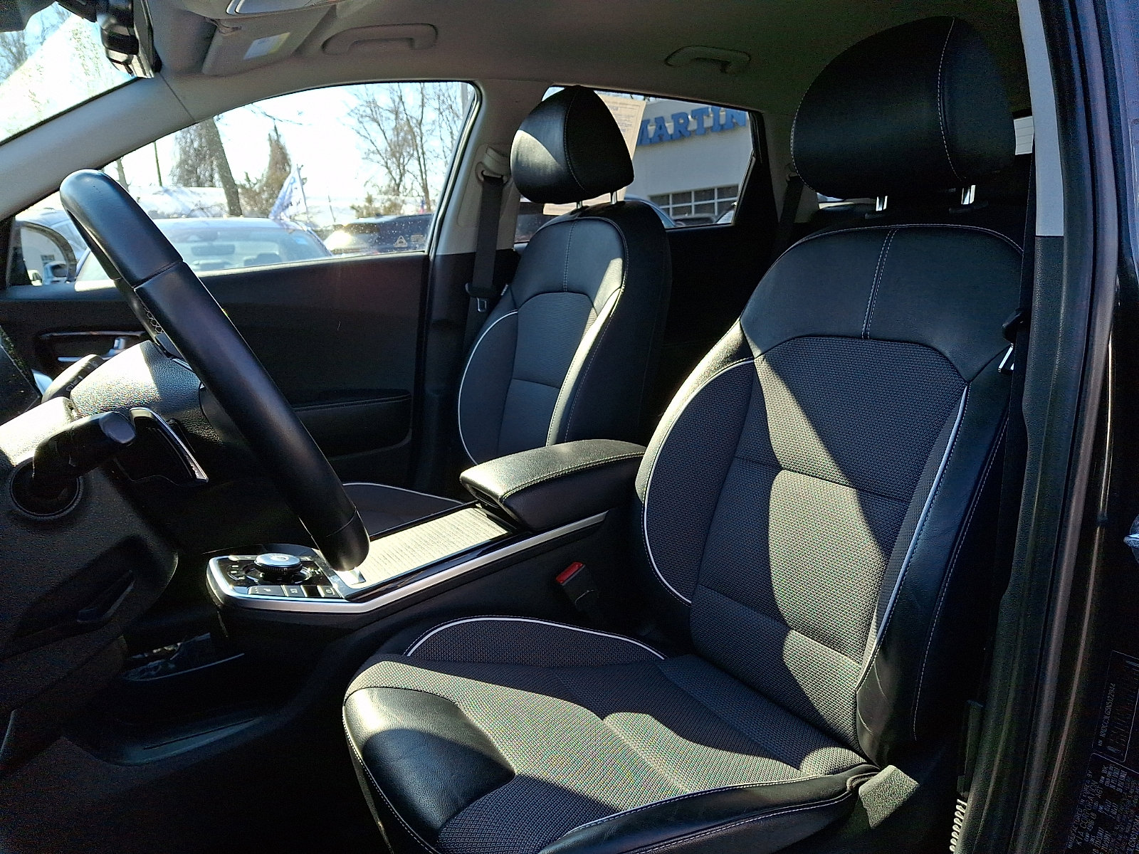 Certified 2022 Kia Niro EX image 12