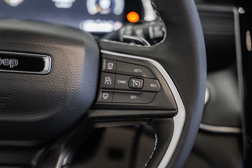 New 2025 Jeep Grand Cherokee Altitude image 26