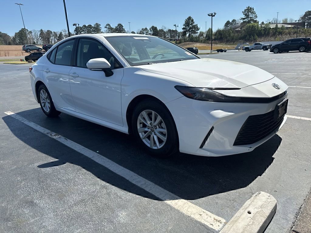 Used 2025 Toyota Camry LE image 7