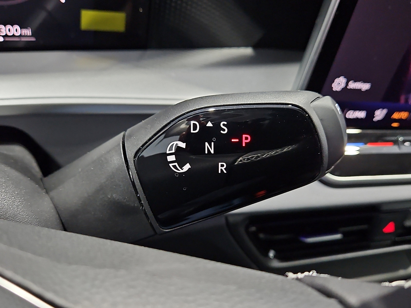 New 2026 Volkswagen Tiguan SE image 22