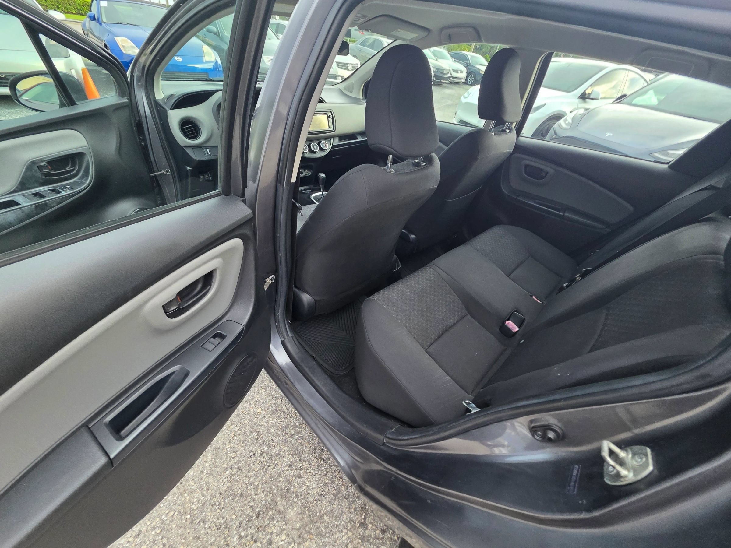 Used 2017 Toyota Yaris L FWD image 13