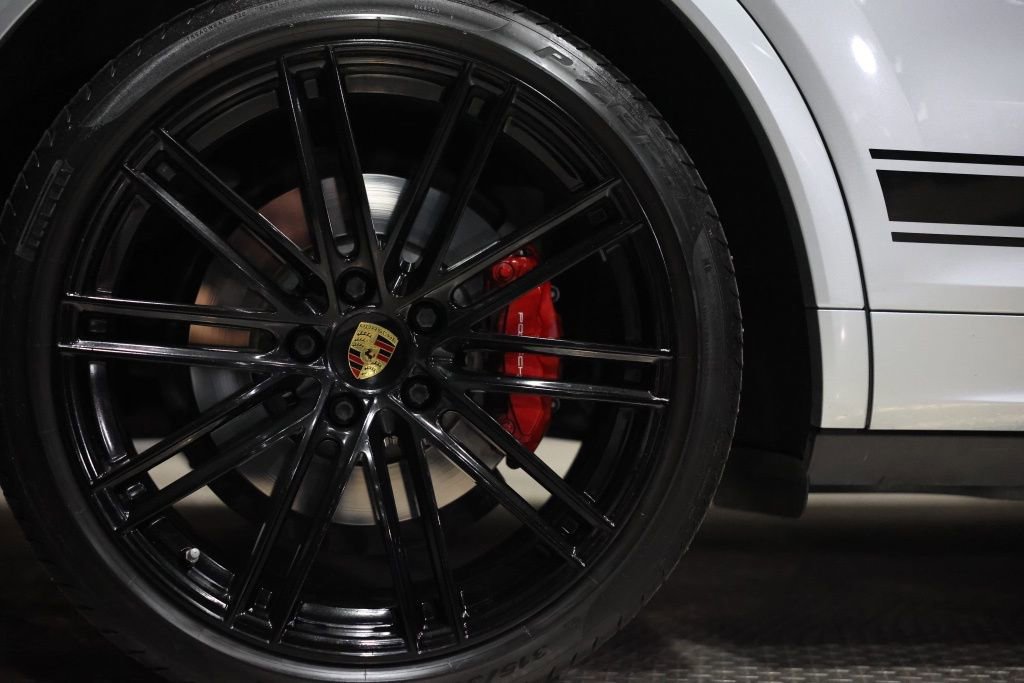 Used 2022 Porsche Cayenne Turbo image 9