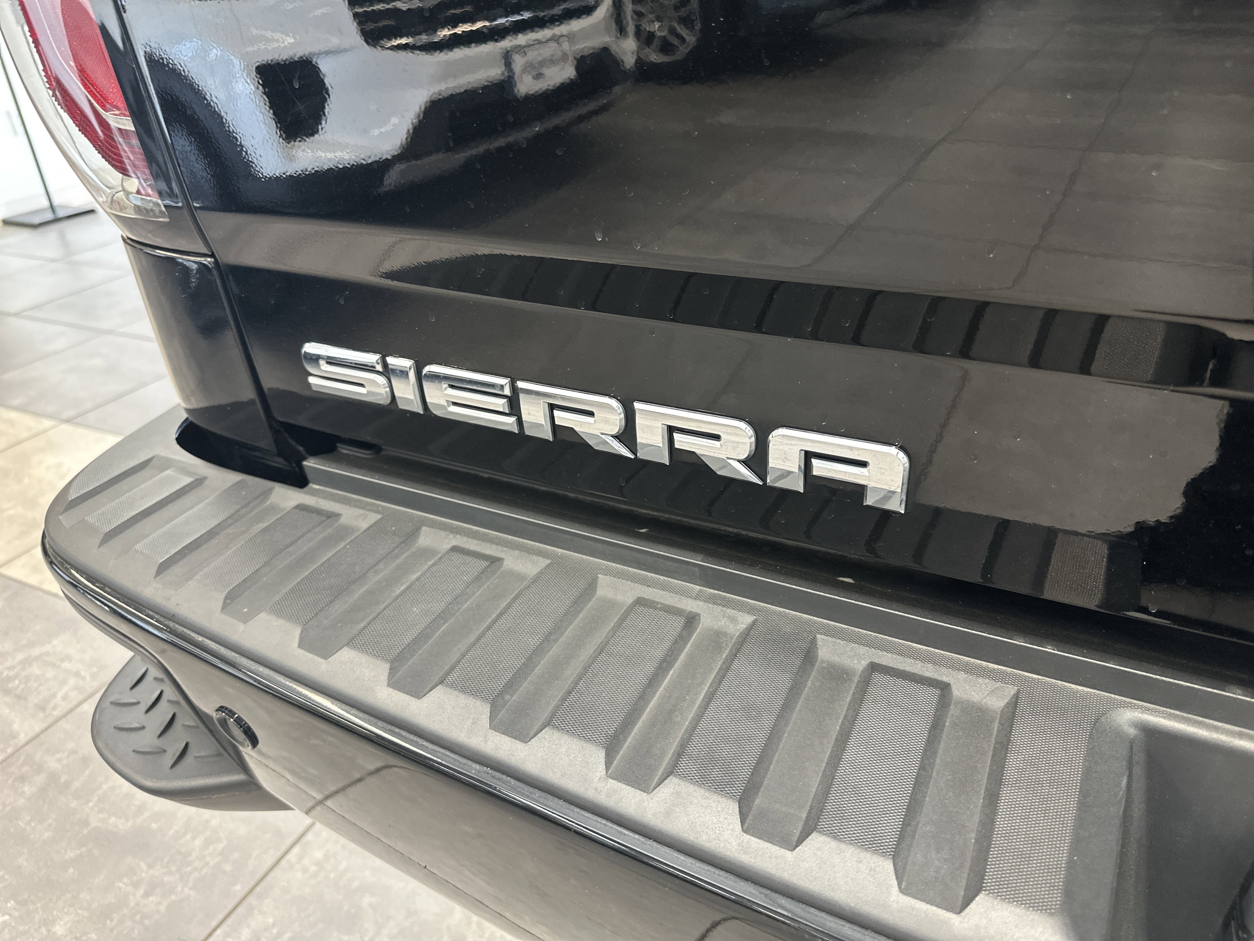 Used 2017 GMC Sierra 1500 Denali w/ Denali Ultimate Package AWD/4WD image 9