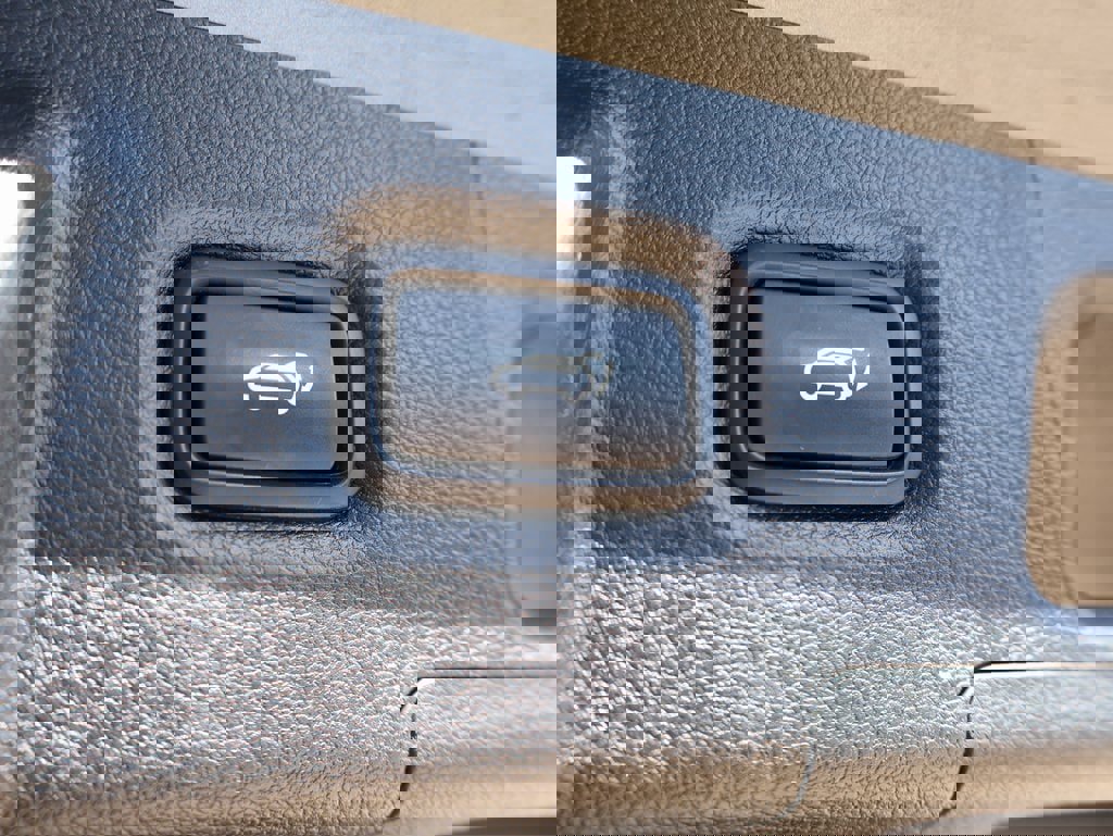 Used 2023 Hyundai Santa Fe SEL w/ Premium Package image 17