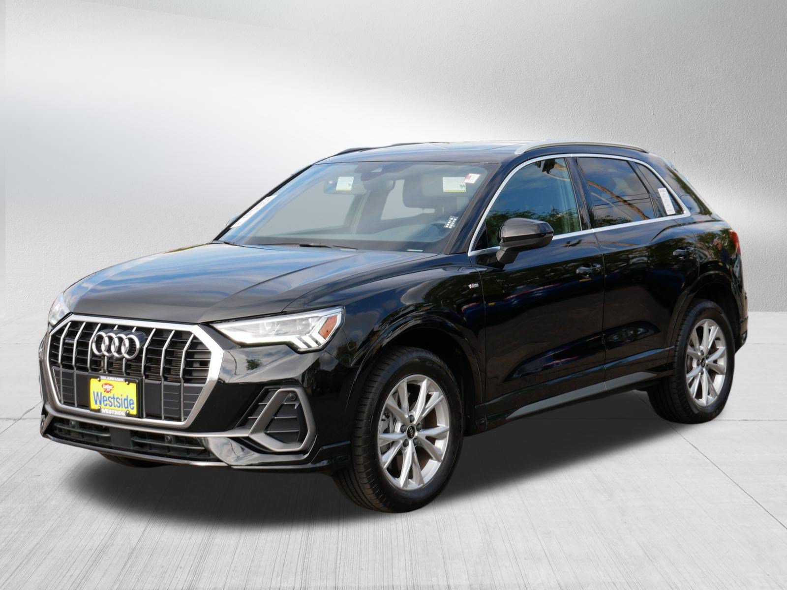 Used 2023 Audi Q3 2.0T Premium Plus w/ Premium Plus Package AWD/4WD image 3